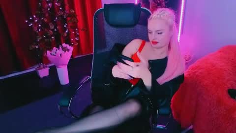 Snapshot of miss_alice_silver chatting on April 29, 6:14 pm miss_alice_silver online show from April 29, 6:14 pm