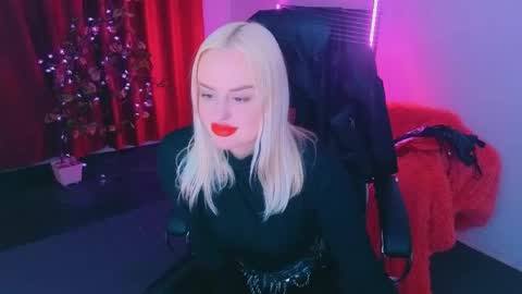 Snapshot of miss_alice_silver chatting on May 3, 7:20 pm miss_alice_silver online show from May 3, 7:20 pm
