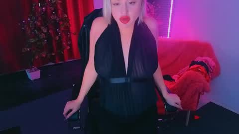 Snapshot of miss_alice_silver chatting on May 6, 11:15 am miss_alice_silver online show from May 6, 11:15 am