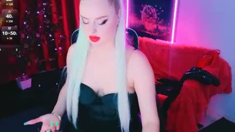 Snapshot of miss_alice_silver chatting on June 11, 7:12 pm miss_alice_silver online show from June 11, 7:12 pm