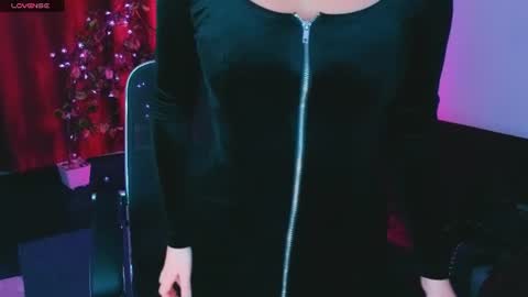 Snapshot of miss_alice_silver chatting on June 25, 4:33 pm miss_alice_silver online show from June 25, 4:33 pm