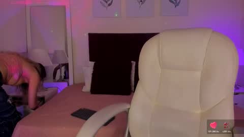 Amanda Reyes online show from February 24, 12:47 pm