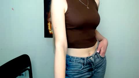Snapshot of miss_angelina_ chatting on May 22, 6:31 am Angelina online show from May 22, 6:31 am