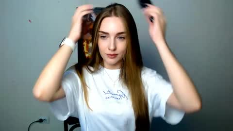 Snapshot of miss_angelina_ chatting on July 25, 5:49 am Angelina online show from July 25, 5:49 am