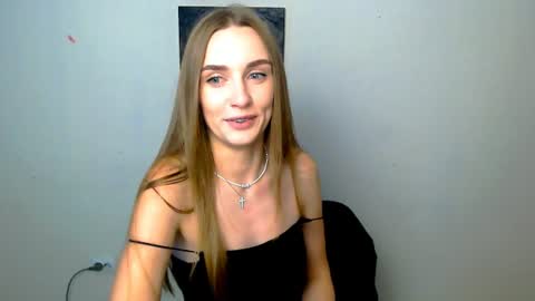 Snapshot of miss_angelina_ chatting on July 29, 6:00 am Angelina online show from July 29, 6:00 am