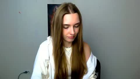 Snapshot of miss_angelina_ chatting on July 30, 6:01 am Angelina online show from July 30, 6:01 am