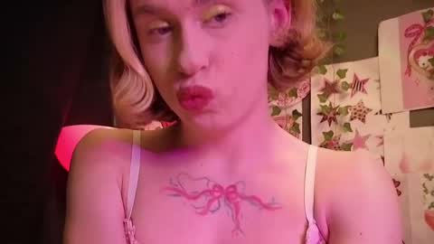 Anya online show from June 7, 8:23 pm