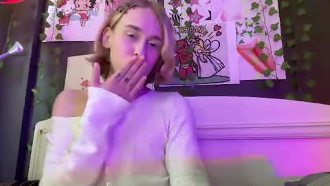 Snapshot of miss_barbie1 chatting on June 19, 4:11 pm Anya online show from June 19, 4:11 pm