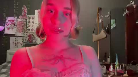 Snapshot of miss_barbie1 chatting on July 17, 10:25 pm Anya online show from July 17, 10:25 pm