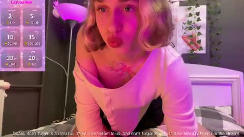 Snapshot of miss_barbie1 chatting on July 22, 10:23 pm Anya online show from July 22, 10:23 pm