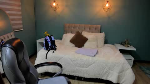 Cataleya online show from November 4, 11:31 am