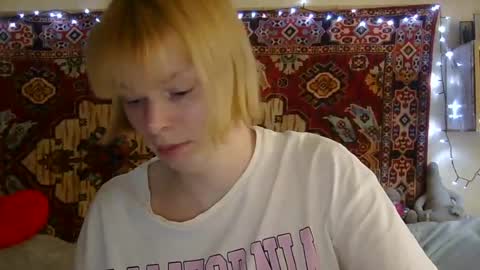 Snapshot of miss_elistia_ chatting on July 15, 10:42 am Elis online show from July 15, 10:42 am
