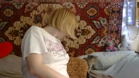 Snapshot of miss_elistia_ chatting on July 16, 11:27 am Elis online show from July 16, 11:27 am