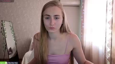 Snapshot of miss_emily19 chatting on July 13, 8:06 am Emily online show from July 13, 8:06 am