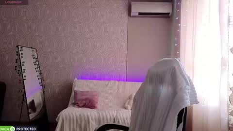 Snapshot of miss_emily19 chatting on July 19, 8:29 am Emily online show from July 19, 8:29 am