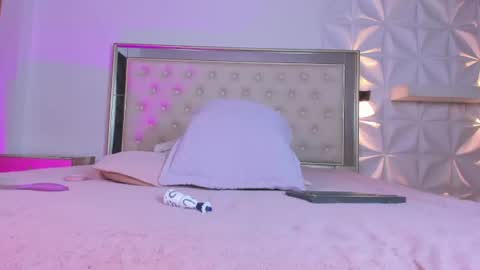 Snapshot of miss_emilystar chatting on June 11, 12:32 am miss_emilystar online show from June 11, 12:32 am