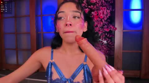 Snapshot of miss_evolet chatting on April 29, 6:14 pm Evoleth online show from April 29, 6:14 pm
