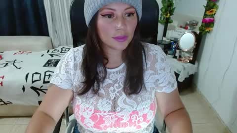 Snapshot of miss_evoleth2 chatting on May 3, 12:27 am Miss Evoleth online show from May 3, 12:27 am