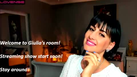 Miss Giulia online show from July 22, 1:03 pm