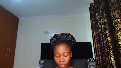 Snapshot of miss_kiarrafit chatting on March 8, 8:33 am Miss Kiarrafit online show from March 8, 8:33 am