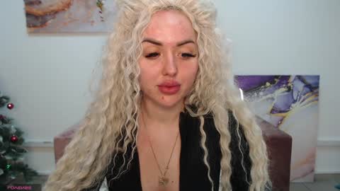 Snapshot of miss_kiten chatting on February 2, 11:42 pm miss_kiten online show from February 2, 11:42 pm