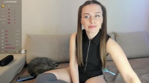 Snapshot of miss_kitty13 chatting on May 18, 4:07 am Kitty online show from May 18, 4:07 am