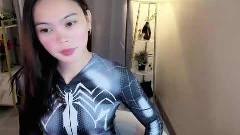 miss_kyrstyn online show from April 18, 4:33 pm