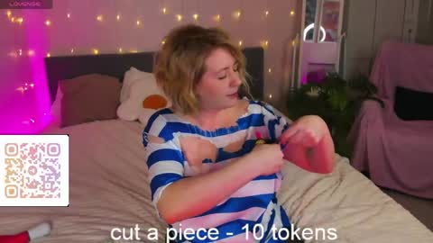 Snapshot of miss_lisaa chatting on May 22, 2:30 am miss_lisaa online show from May 22, 2:30 am