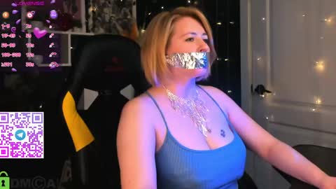 Snapshot of miss_lisaa chatting on June 2, 2:35 am miss_lisaa online show from June 2, 2:35 am