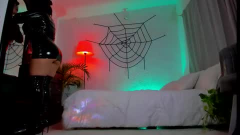 Snapshot of miss_londonn_ chatting on October 18, 2:25 am Here is Londonn  Thank you for being part of this day I wish you an excellent rest. online show from October 18, 2:25 am