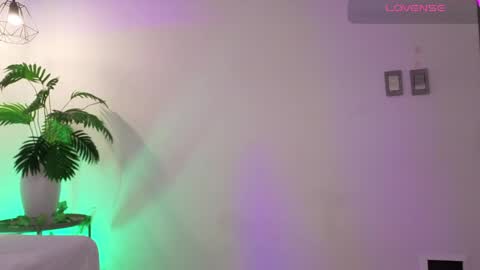   online show from April 21, 8:12 pm