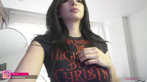 Snapshot of miss_meii chatting on April 29, 9:43 pm Alejandra online show from April 29, 9:43 pm