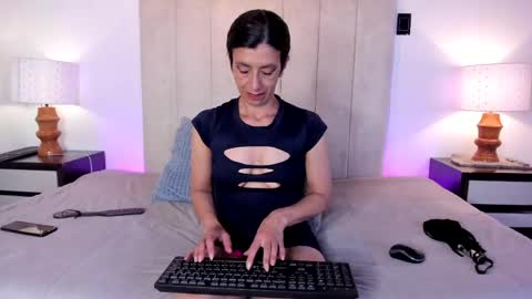 miss_milf_ online show from April 15, 7:54 pm