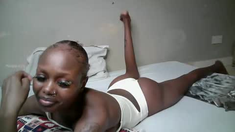 Snapshot of miss_pretty01 chatting on April 16, 10:01 pm miss_pretty01 online show from April 16, 10:01 pm