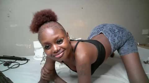 Snapshot of miss_pretty01 chatting on April 24, 12:51 pm miss_pretty01 online show from April 24, 12:51 pm