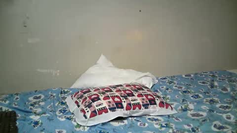 Snapshot of miss_pretty01 chatting on April 27, 11:03 pm miss_pretty01 online show from April 27, 11:03 pm