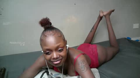 Snapshot of miss_pretty01 chatting on May 4, 10:00 am miss_pretty01 online show from May 4, 10:00 am