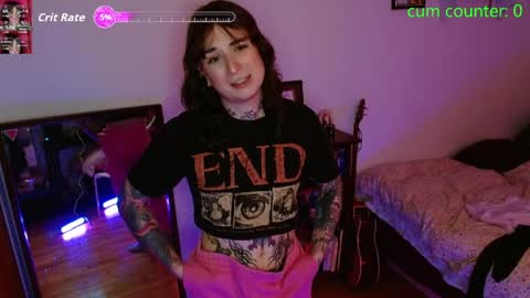 Snapshot of miss_raven_ts chatting on May 5, 7:33 pm Raven online show from May 5, 7:33 pm