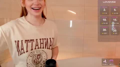 Snapshot of miss_redfox chatting on September 27, 3:11 am Margo online show from September 27, 3:11 am