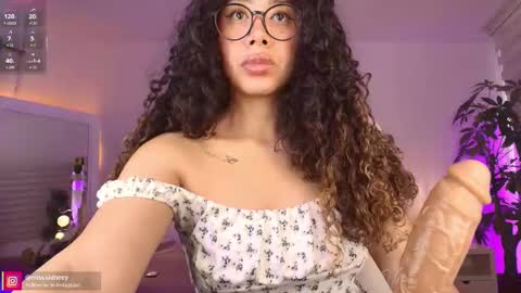 Amy Olivera online show from November 4, 1:10 pm