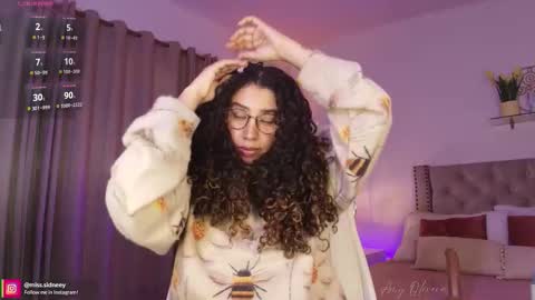 Amy Olivera online show from November 25, 1:00 pm