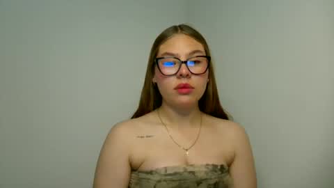 sophi 3 online show from June 11, 12:43 am