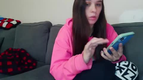 Snapshot of miss_sunshine01 chatting on October 31, 1:45 pm Bella online show from October 31, 1:45 pm