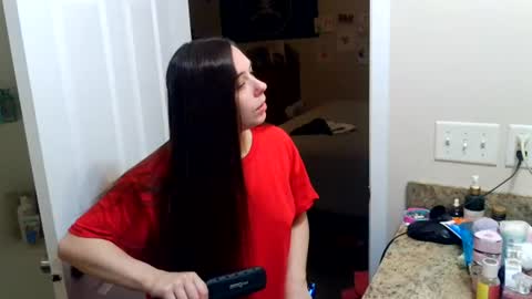 Snapshot of miss_sunshine01 chatting on June 13, 3:21 pm Bella online show from June 13, 3:21 pm
