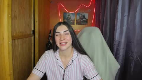 Snapshot of miss_tasy chatting on February 17, 11:23 am Melanie January 15th is my birthday there will be an interesting show online show from February 17, 11:23 am