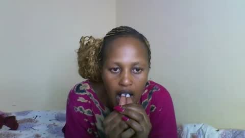 Snapshot of miss_vall chatting on March 13, 6:47 pm miss_vall online show from March 13, 6:47 pm