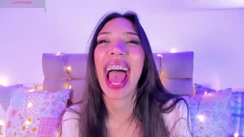 Snapshot of miss_veronica2 chatting on February 6, 6:46 pm Miss Veronica online show from February 6, 6:46 pm