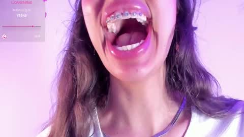 Snapshot of miss_veronica2 chatting on February 24, 6:47 pm Miss Veronica online show from February 24, 6:47 pm