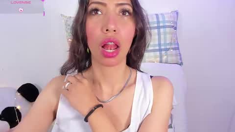 Snapshot of miss_veronica2 chatting on February 25, 12:13 pm Miss Veronica online show from February 25, 12:13 pm