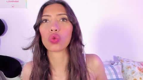 Snapshot of miss_veronica2 chatting on March 6, 12:19 pm Miss Veronica online show from March 6, 12:19 pm